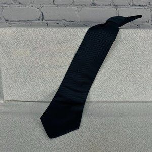 Geoffrey Beene‎ 100% Silk, Woven Foulard Pattern Solid Dark Blue, 4" Wide Tie